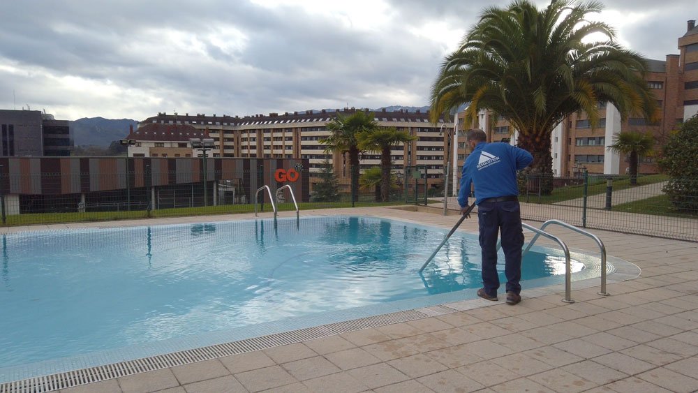 resolution-espana-servicios-especializados-piscinas-slider